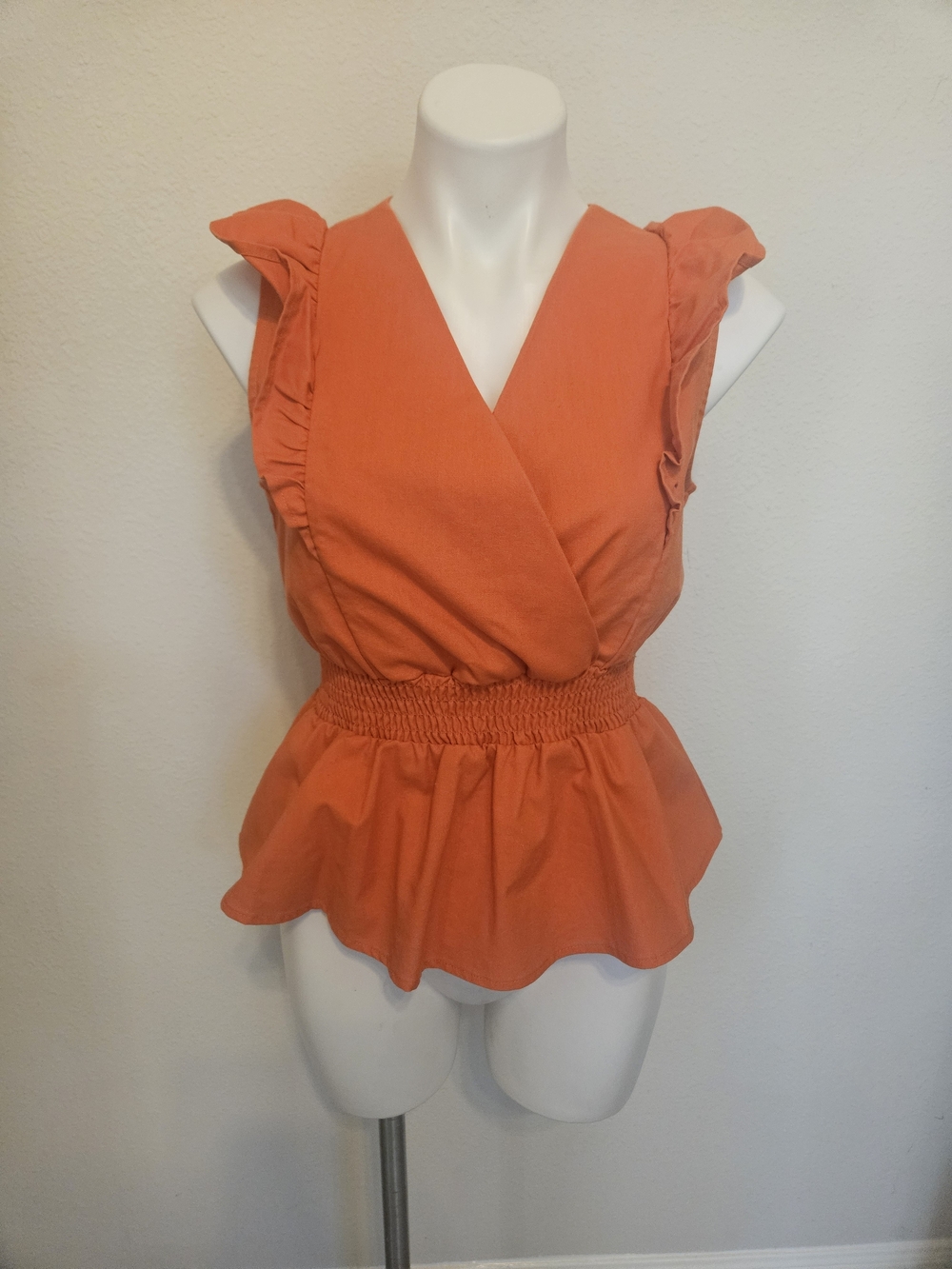 MonteaunSleeveless Orange Peplum Top - V-Neck Ruffle Detail